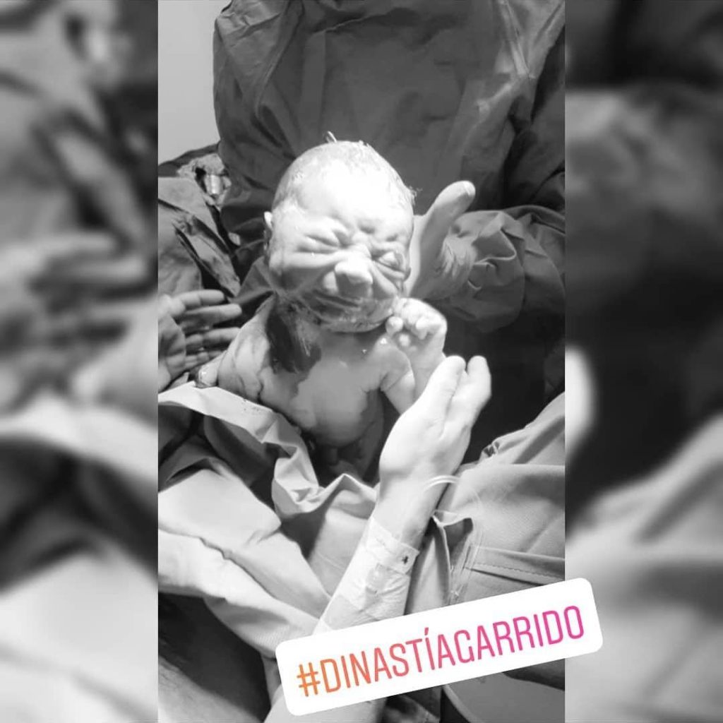 Ginecólogo obstetra (Bebe recién nacido)